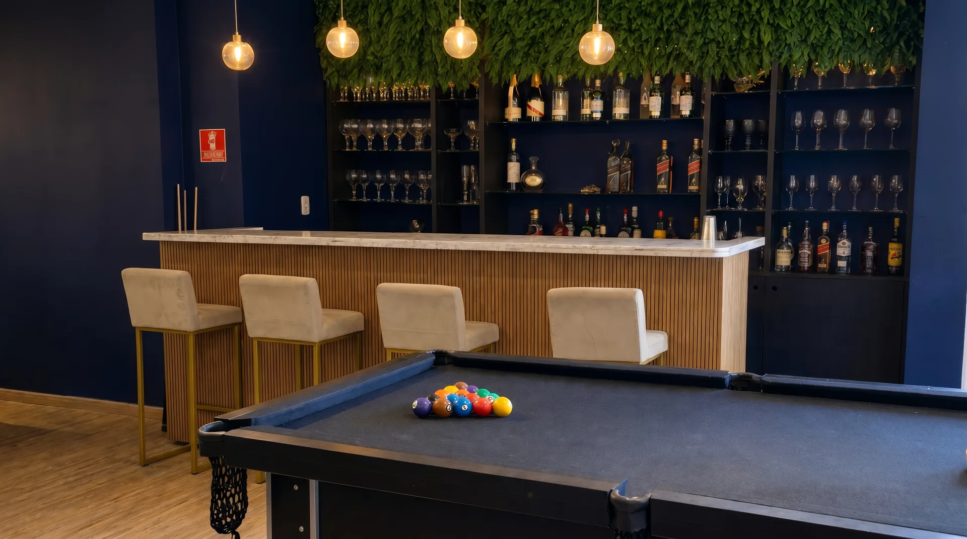 Lounge & Bar